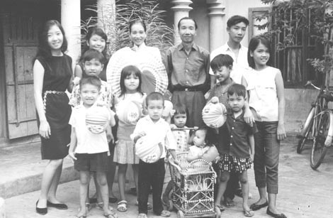 My family in Nha Trang in 1964, a year after I left for Tokyo